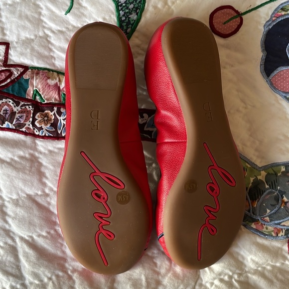 New With Box Ellen Degeneres Love Flats Shoes Slip Ons Red Girls Size 4.5 - Picture 6 of 6